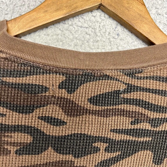 Vintage Old Navy Thermal Shirt Men's Medium Brown Black Camo Henley All Over Y2K - Picture 8 of 10